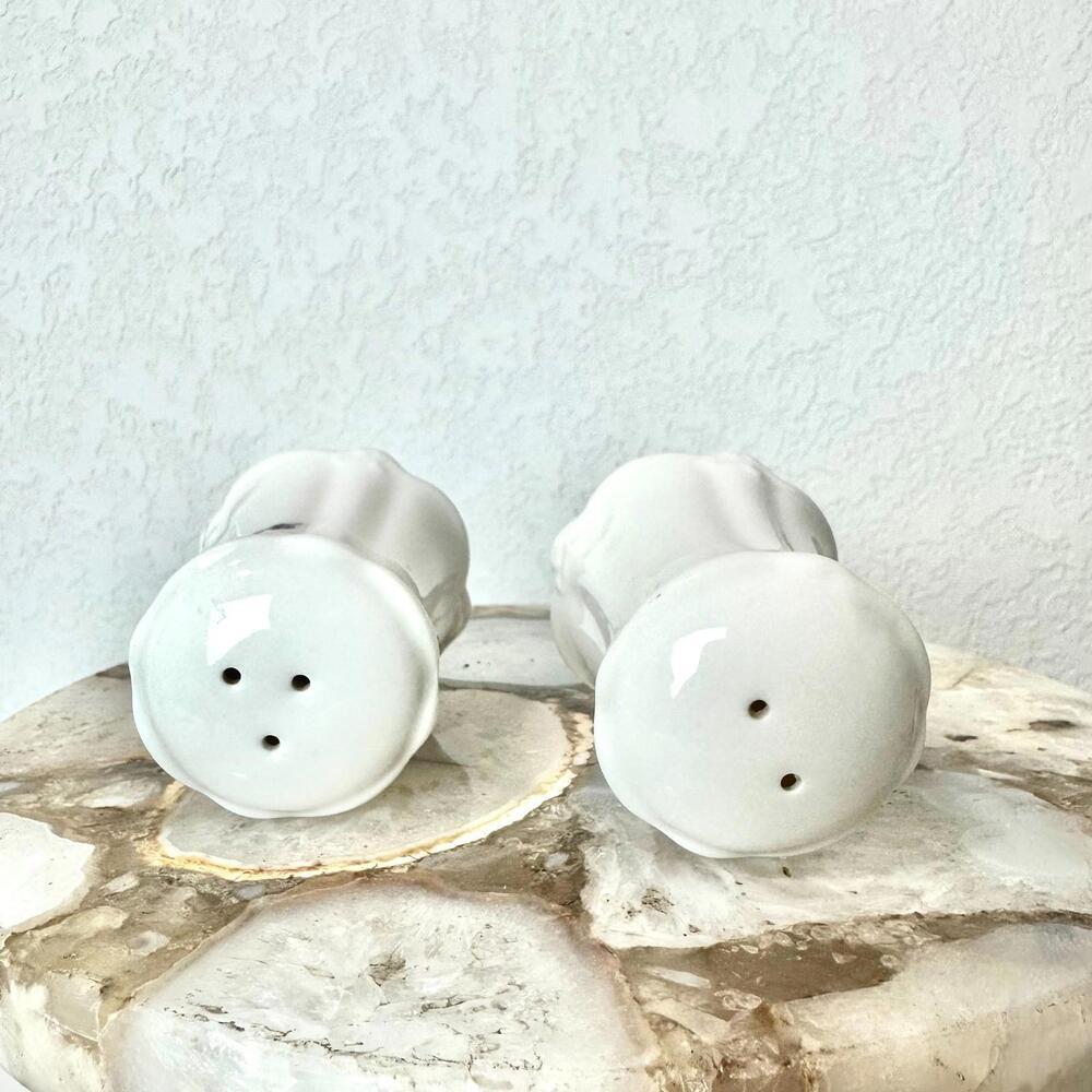 Vintage Oleg CaSalt and Pepper Shakers  White, Elegant, Classic-with Stoppers - Picture 6 of 6